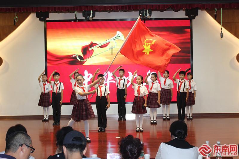男朋友告诉我他回老家了但是他没有带上我 我不知道是不是他家里人不让他带还是他自己不想带我回家？